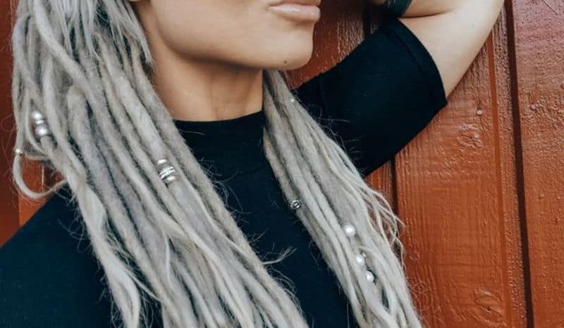 Hairstyle with S-noilite Dreadlock