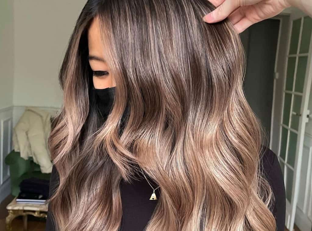 shiny brown balayage with blonde tips