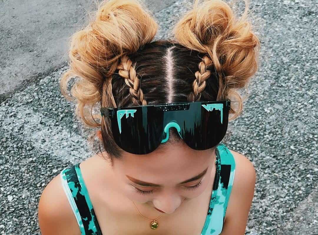 girl with brown and blonde buns