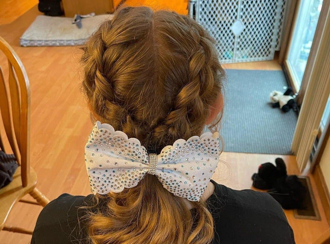 girl with a brown cheer side braid and ponytail