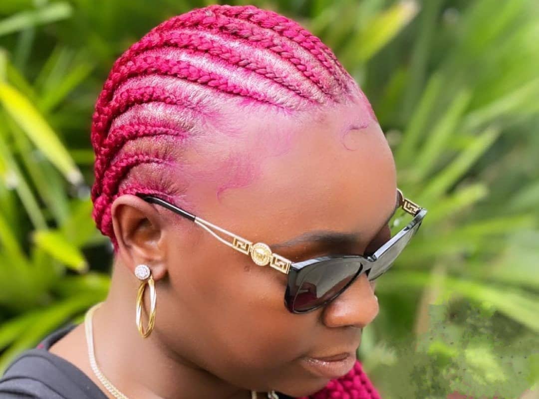 woman with red ombre knotless braids